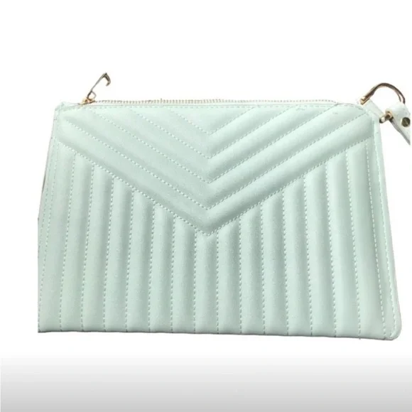 Women’s A New Day Elegant Mint Green Quilted Wristlet / Clutch NWOT - Picture 2 of 4